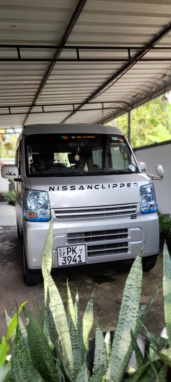 Nissan Clipper Mini Van